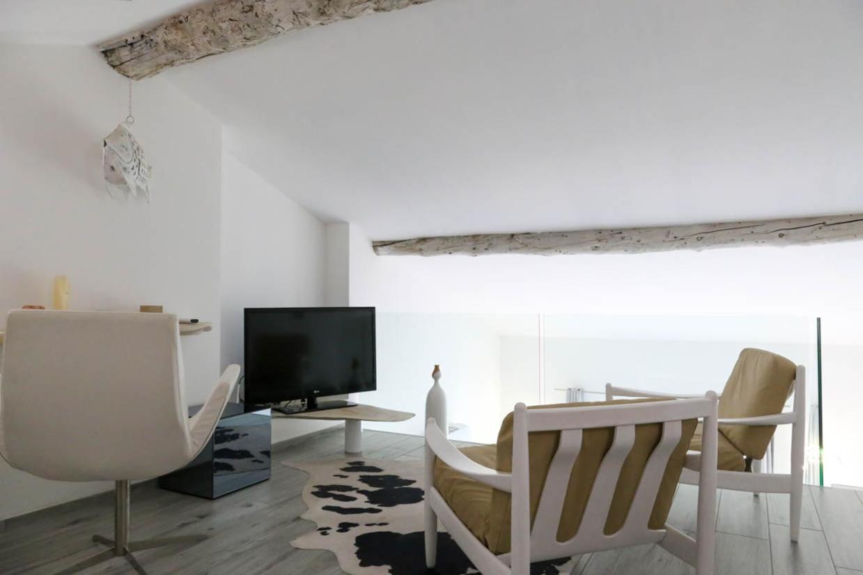 Le Coccinelle Home A Lierna Bagian luar foto
