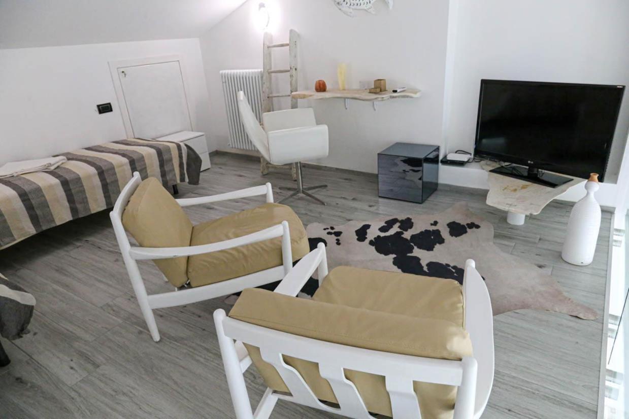Le Coccinelle Home A Lierna Bagian luar foto