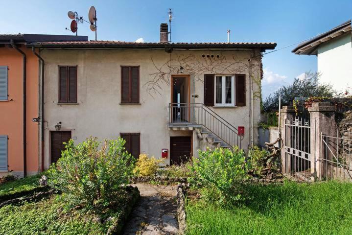 Le Coccinelle Home A Lierna Bagian luar foto