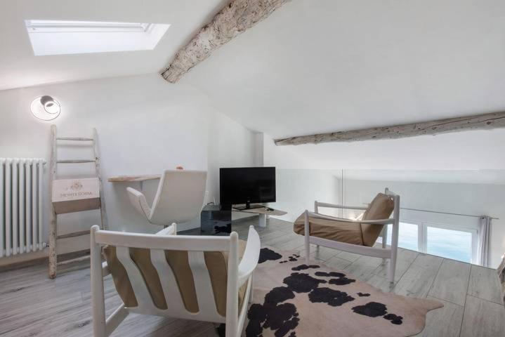 Le Coccinelle Home A Lierna Bagian luar foto